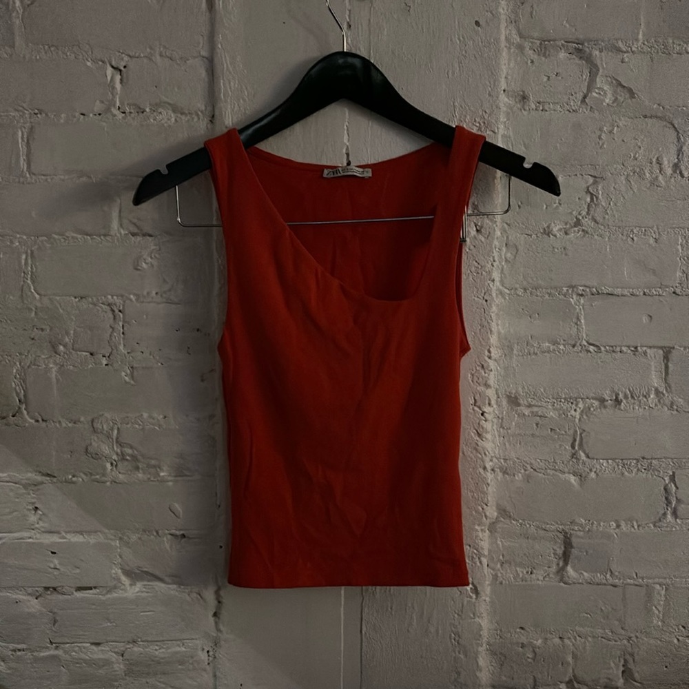 Red asymmetric tank